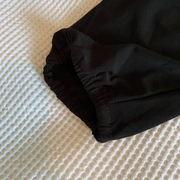 Jones New York stretchy jersey tie belt balloon sleeve black dress. - Picture 6 of 12